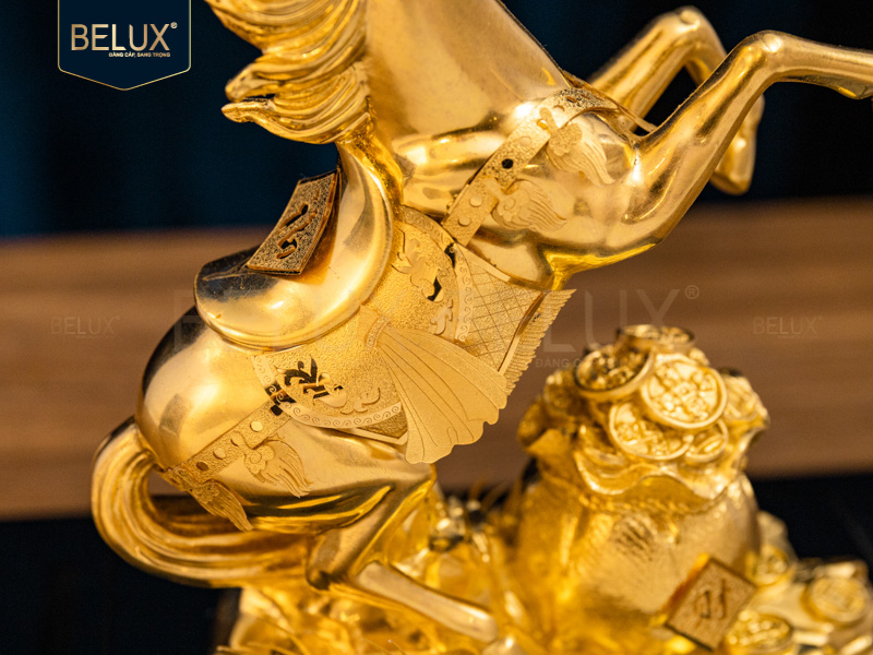 Tượng ngựa mã đáo thành công dát vàng 24k